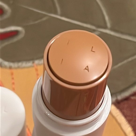 Brand New ILIA Skin Rewind Blurring Foundation and Concealer Complexion Stick - Picture 3 of 16